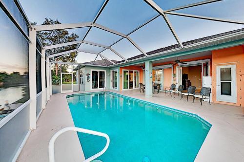 Lavish Canal-front Getaway With Heated Pool & Dock Home