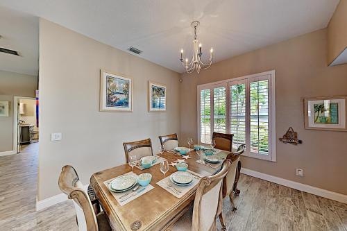 Lavish Canal-front Getaway With Heated Pool & Dock Home