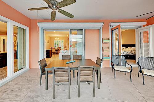 Lavish Canal-front Getaway With Heated Pool & Dock Home
