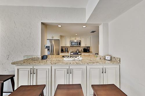 Canal-front Villa - Pool, Dock, Direct Gulf Access Home