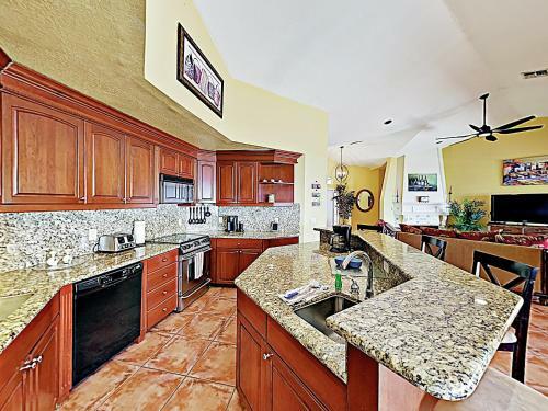 Riverfront Paradise With Caged Pool, Hot Tub & Dock Home