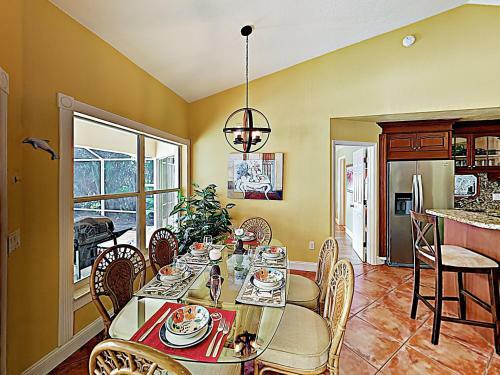 Riverfront Paradise With Caged Pool, Hot Tub & Dock Home