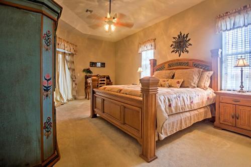 Cape Coral Canalfront Home With Pool, Lanai And Dock!