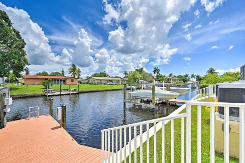 Cape Coral Escape With Screened Pool, Near Beaches!