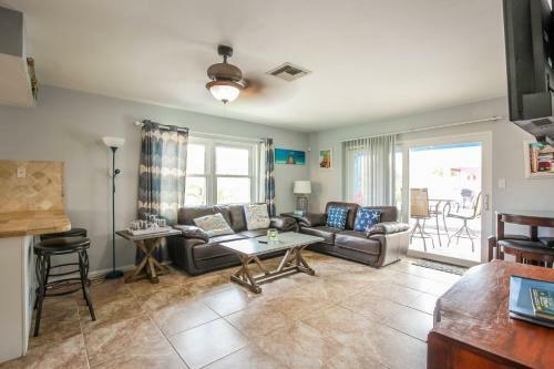 Gulf Access #c 2-bedroom W/ Heated Pool