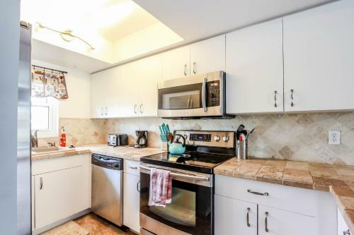 Gulf Access #c 2-bedroom W/ Heated Pool