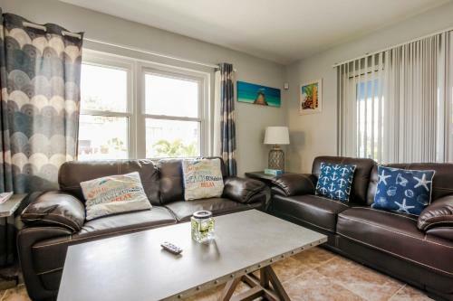 Gulf Access #c 2-bedroom W/ Heated Pool