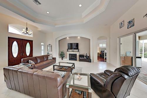 Upscale Canal Home With Dock, 5-minute Walk To Beach Home