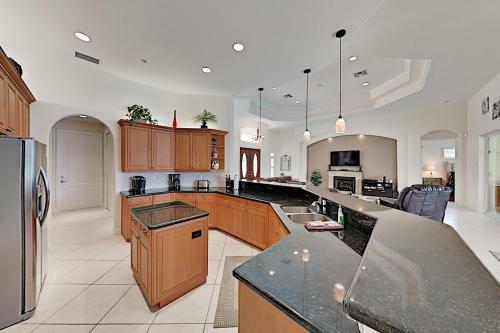 Upscale Canal Home With Dock, 5-minute Walk To Beach Home