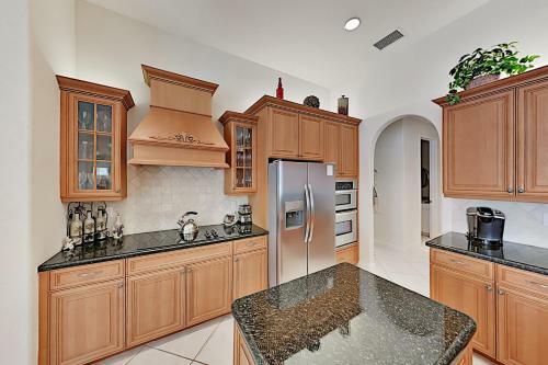 Upscale Canal Home With Dock, 5-minute Walk To Beach Home