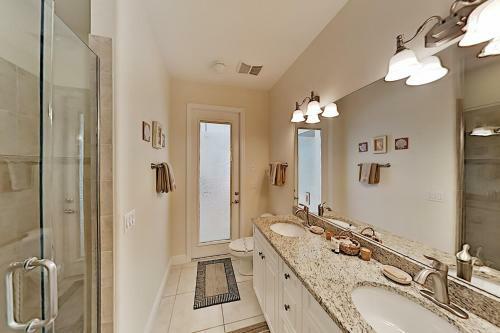 Upscale Canal Home With Dock, 5-minute Walk To Beach Home