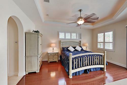 Upscale Canal Home With Dock, 5-minute Walk To Beach Home