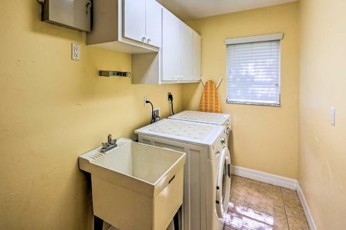 Canalfront Cape Coral Retreat With Pool And Dock!