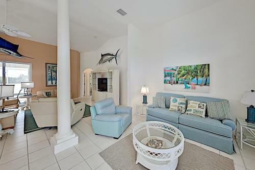 Waterfront Home With Screened Lanai, Pool & Kayaks Home