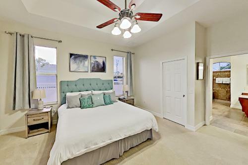 Stylish Getaway - Screened Lanai With Heated Pool Home