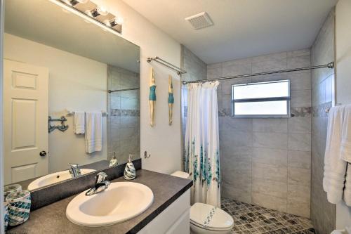 Villa Elegant Canalfront Escape - Near Golf Courses