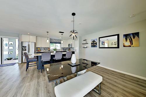 Coral Sunrise - Canal Home With Private Pool Home
