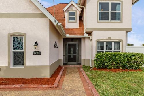 Exceptional Vacation Home In Cape Coral