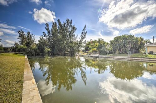 Relaxing Canalside Oasis With Lanai And Backyard!
