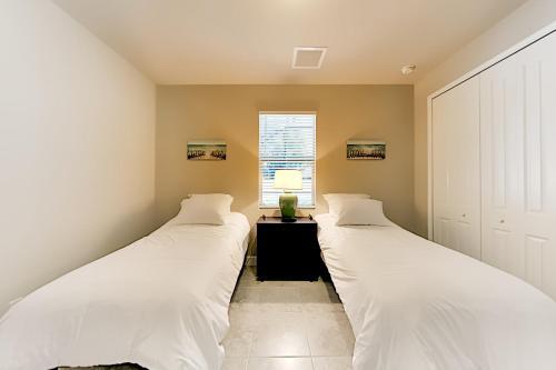 Desirable Sw Home - Private Heated Saltwater Pool Home