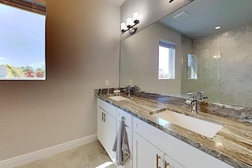 Desirable Sw Home - Private Heated Saltwater Pool Home