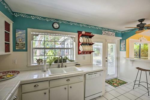 Cute Cape Coral Escape With Yard Near Downtown!