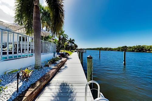 Apartamento Sandal - Canalfront Getaway - Pool, Screened Lanai Duplex