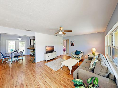 New Listing! Peacock Place 2br 1ba, Sleeps 4 Home