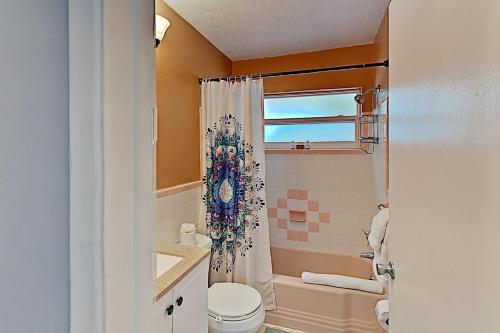 New Listing! Peacock Place 2br 1ba, Sleeps 4 Home