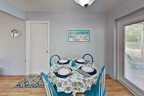 New Listing! Peacock Place 2br 1ba, Sleeps 4 Home