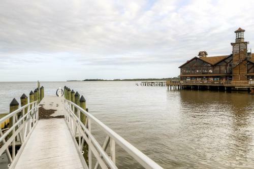 Dog-friendly, Waterfront Duplex With Dock, Near Town!
