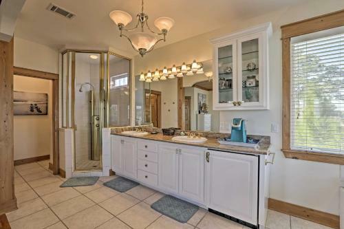 Riverfront Carrabelle Home With Patio And Private Dock