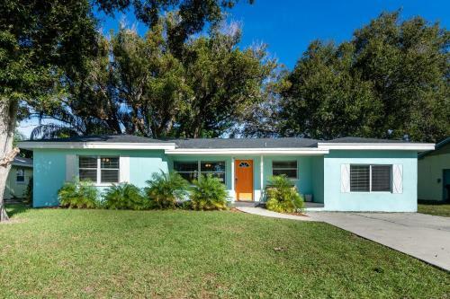 Bright & Airy Clearwater House 5 Miles To Beach! Home