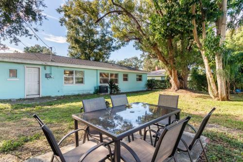 Bright & Airy Clearwater House 5 Miles To Beach! Home