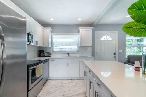 Bright & Airy Clearwater House 5 Miles To Beach! Home