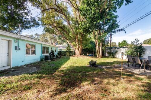 Bright & Airy Clearwater House 5 Miles To Beach! Home