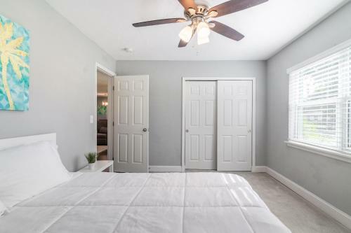 Bright & Airy Clearwater House 5 Miles To Beach! Home