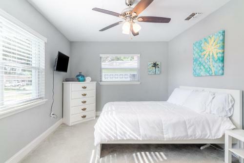 Bright & Airy Clearwater House 5 Miles To Beach! Home