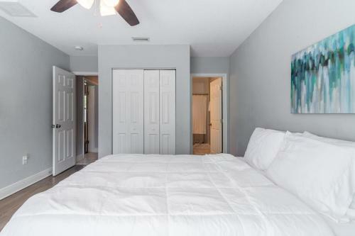 Bright & Airy Clearwater House 5 Miles To Beach! Home