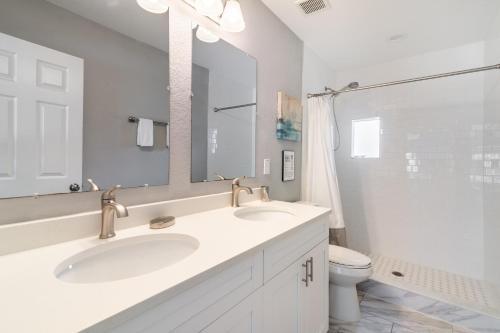 Bright & Airy Clearwater House 5 Miles To Beach! Home