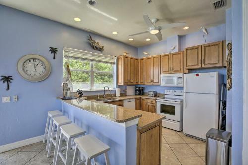 Oceanfront Island Escape With Golf Cart And Decks