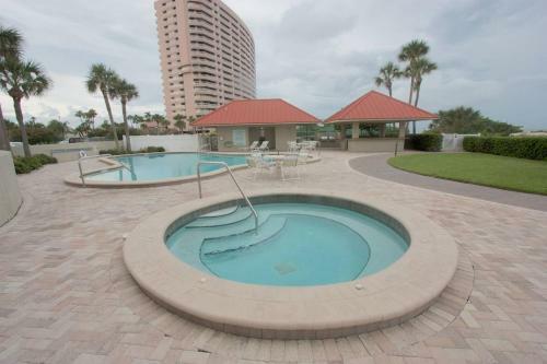 1208 Lighthouse Towers