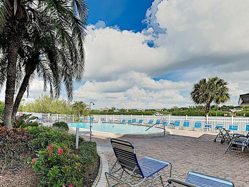 Apartamento New Listing! Waterfront Condo With Pool & Dock Condo