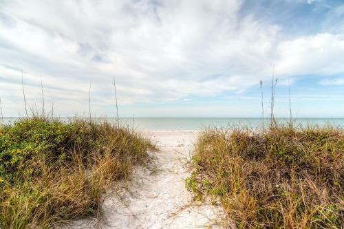 Apartamento Oceanfront Belleair Beach Condo With Gulf Views!