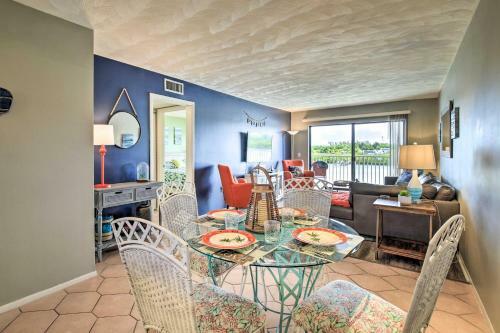 Apartamento Indian Shores Condo With Balcony And Pool Access!