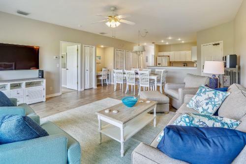 Mariner's Pointe - Classy Condo, Steps To Beach, Large Balcony