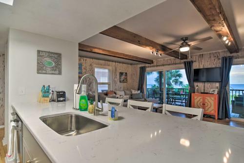 Apartamento Oceanfront Condo With Balcony And Beach Access!