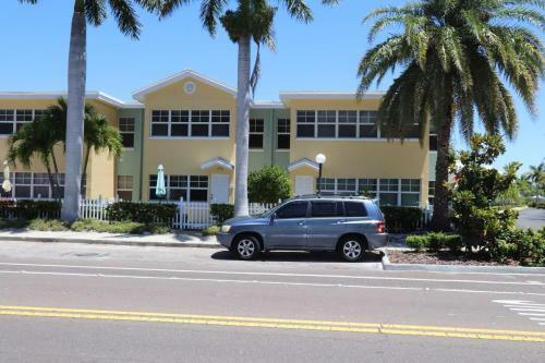 205d Barefoot Beach Club