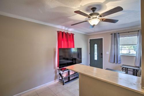 Apartamento Cozy Clearwater Apt With Balcony, 5 Mi To Beach