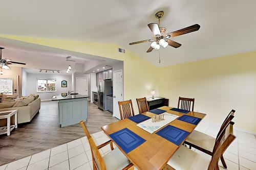 Remodeled Escape - Central To Beaches, Restaurants Home